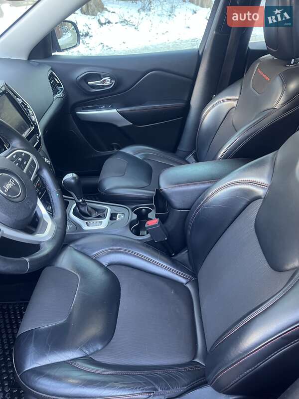 Внедорожник / Кроссовер Jeep Cherokee 2014 в Киеве