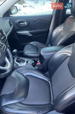 Внедорожник / Кроссовер Jeep Cherokee 2014 в 
