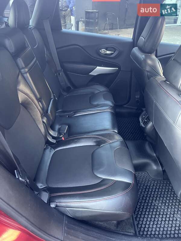 Внедорожник / Кроссовер Jeep Cherokee 2014 в Киеве