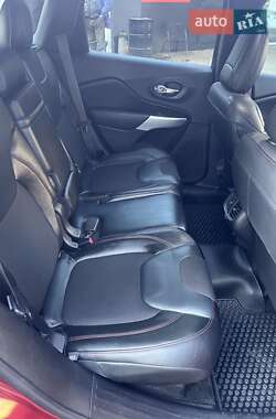 Внедорожник / Кроссовер Jeep Cherokee 2014 в 