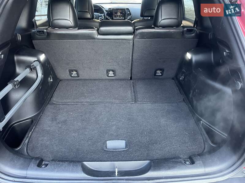 Внедорожник / Кроссовер Jeep Cherokee 2014 в Киеве