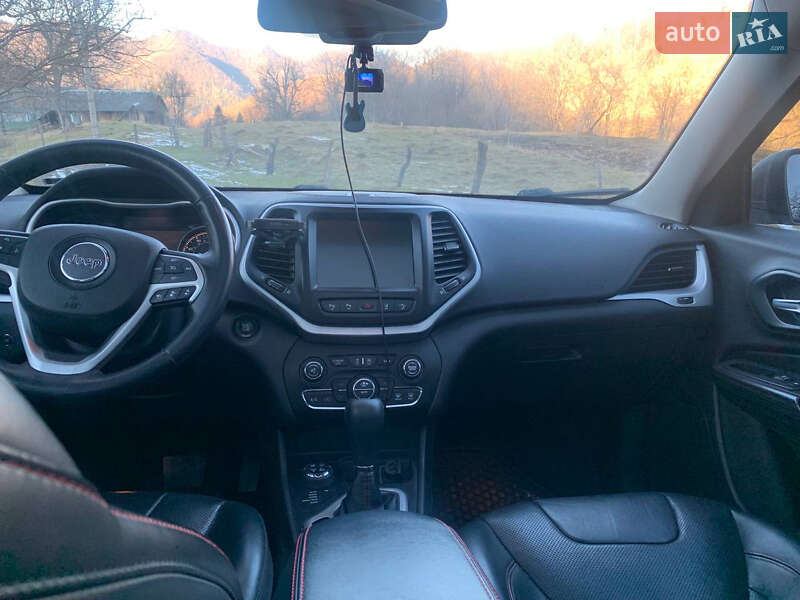 Внедорожник / Кроссовер Jeep Cherokee 2015 в Вижнице