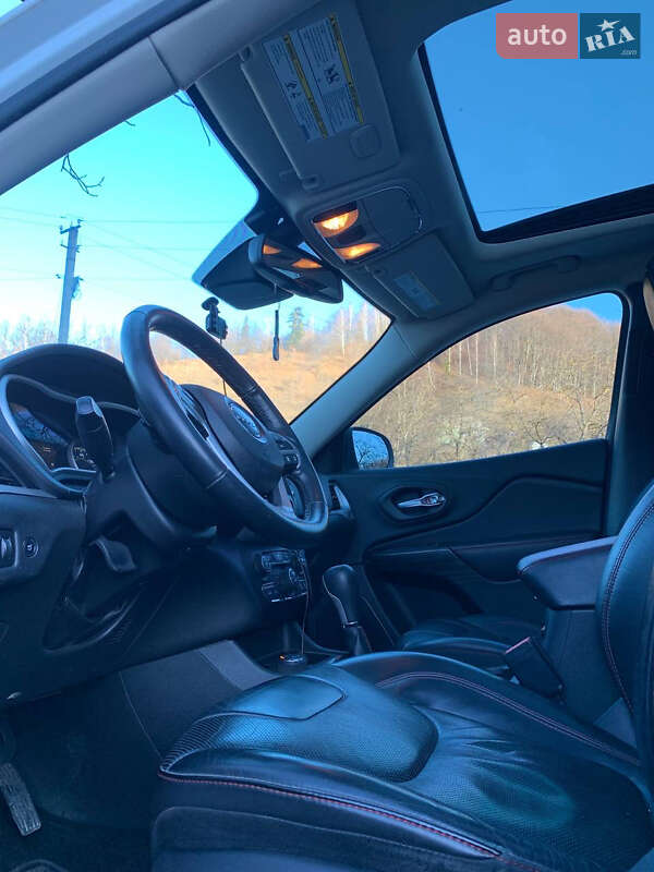 Внедорожник / Кроссовер Jeep Cherokee 2015 в Вижнице