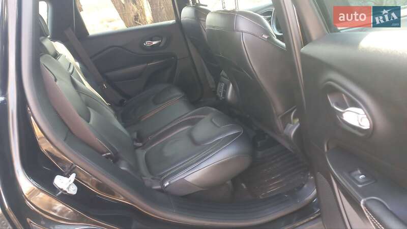 Позашляховик / Кросовер Jeep Cherokee 2014 в Кривому Розі