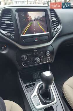 Внедорожник / Кроссовер Jeep Cherokee 2016 в 