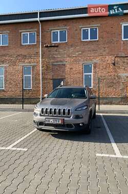Внедорожник / Кроссовер Jeep Cherokee 2015 в 
