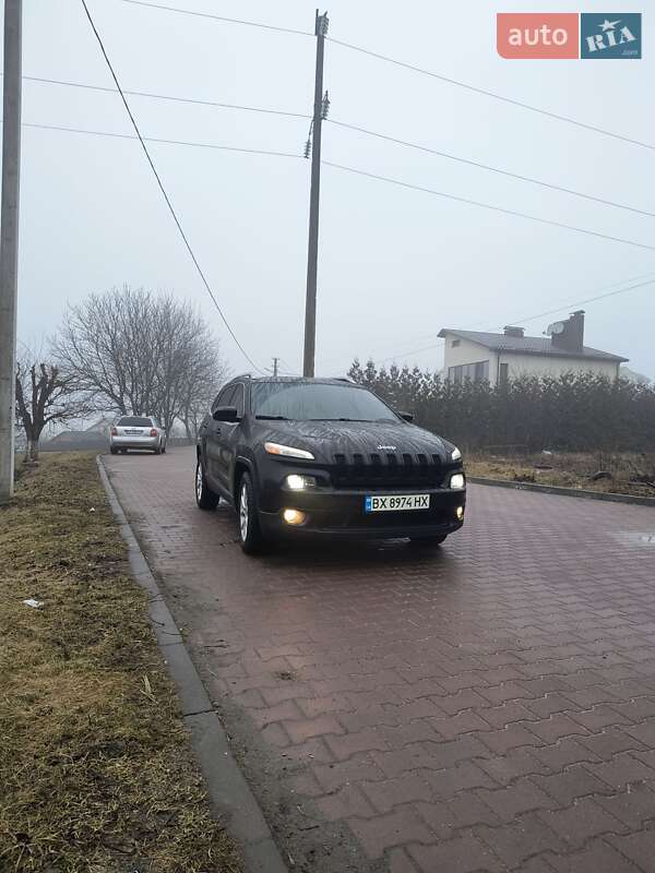 Внедорожник / Кроссовер Jeep Cherokee 2014 в Хмельницком