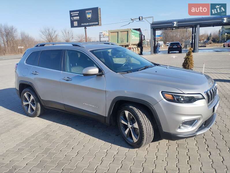 Внедорожник / Кроссовер Jeep Cherokee 2018 в Киеве