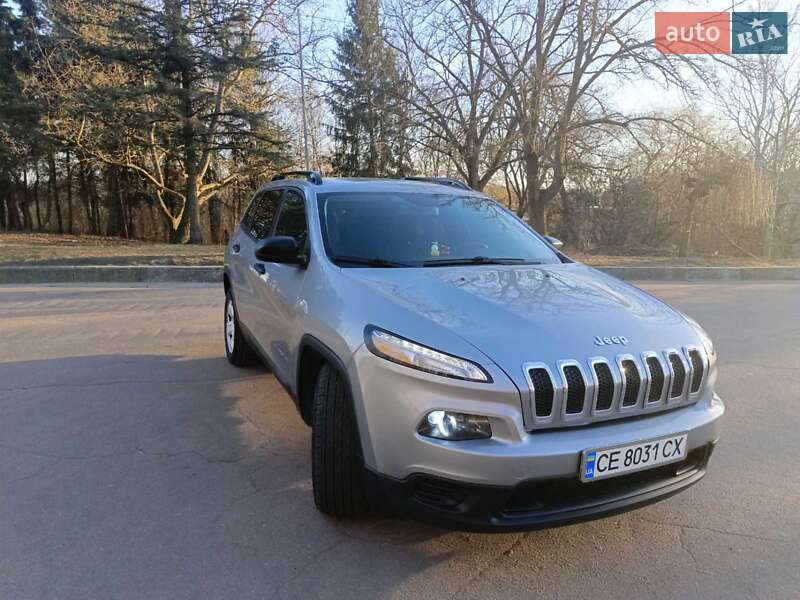 Внедорожник / Кроссовер Jeep Cherokee 2015 в Житомире