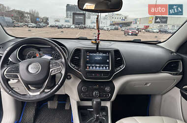 Позашляховик / Кросовер Jeep Cherokee 2020 в 