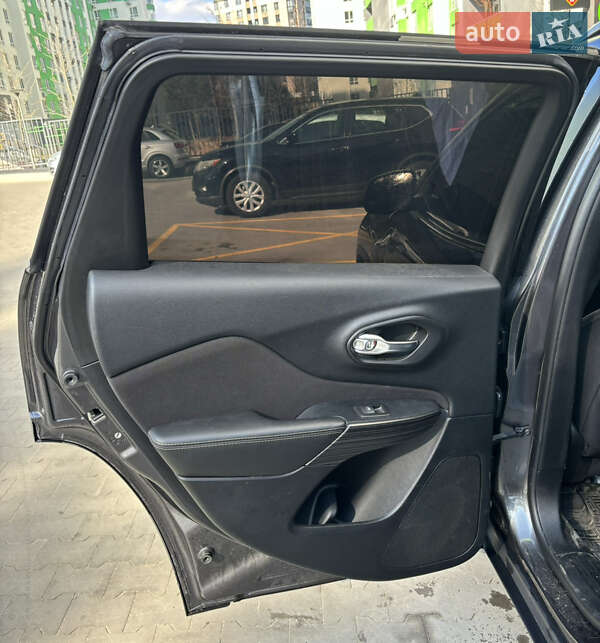 Внедорожник / Кроссовер Jeep Cherokee 2016 в Киеве фото 16 Внедорожник / Кроссовер Jeep Cherokee 2016 в Киеве