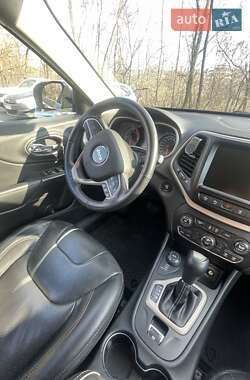 Внедорожник / Кроссовер Jeep Cherokee 2015 в 