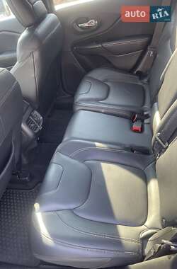 Внедорожник / Кроссовер Jeep Cherokee 2015 в 