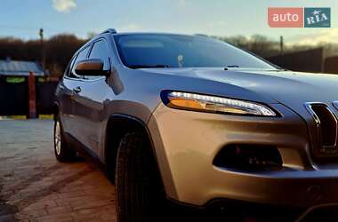 Внедорожник / Кроссовер Jeep Cherokee 2016 в 
