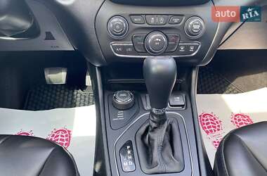 Внедорожник / Кроссовер Jeep Cherokee 2022 в 