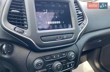 Внедорожник / Кроссовер Jeep Cherokee 2022 в 