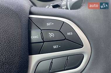 Внедорожник / Кроссовер Jeep Cherokee 2022 в 