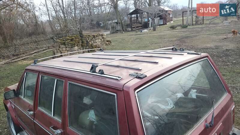Внедорожник / Кроссовер Jeep Cherokee 1988 в Бережанах