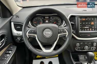Внедорожник / Кроссовер Jeep Cherokee 2014 в 