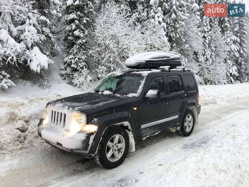 Позашляховик / Кросовер Jeep Cherokee 2011 в 
