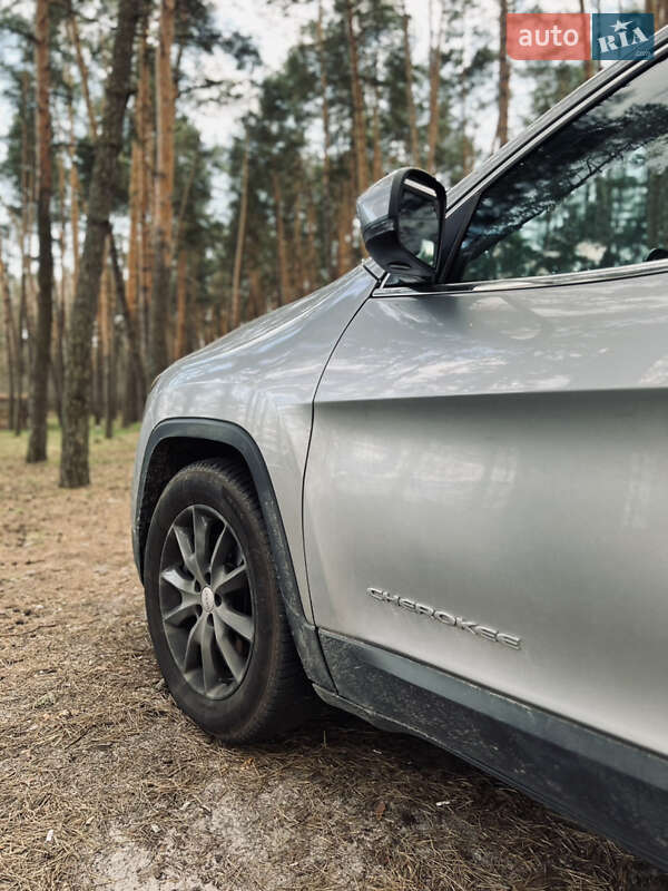 Позашляховик / Кросовер Jeep Cherokee 2015 в Рівному фото 9 Позашляховик / Кросовер Jeep Cherokee 2015 в Рівному