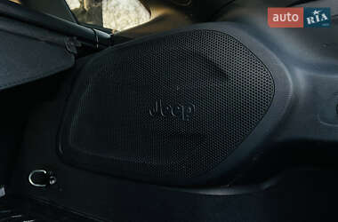 Внедорожник / Кроссовер Jeep Cherokee 2018 в 