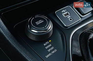 Внедорожник / Кроссовер Jeep Cherokee 2018 в 