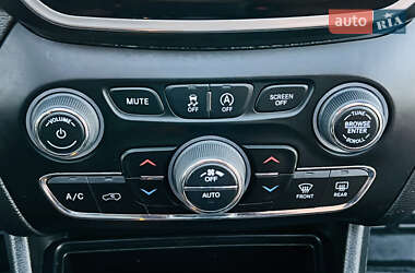 Внедорожник / Кроссовер Jeep Cherokee 2018 в 
