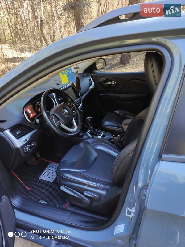 Позашляховик / Кросовер Jeep Cherokee 2015 в Охтирці