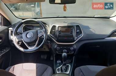 Внедорожник / Кроссовер Jeep Cherokee 2015 в 