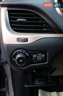 Внедорожник / Кроссовер Jeep Cherokee 2015 в 