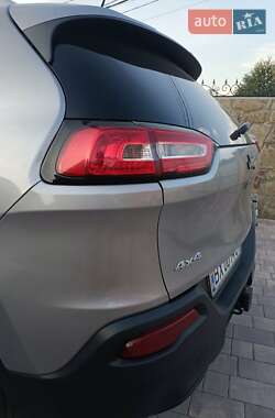 Внедорожник / Кроссовер Jeep Cherokee 2015 в 