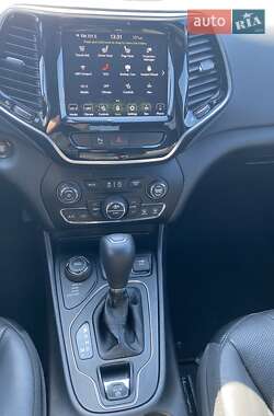 Позашляховик / Кросовер Jeep Cherokee 2020 в 