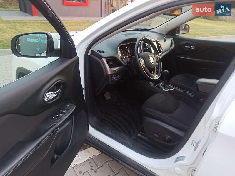 Внедорожник / Кроссовер Jeep Cherokee 2016 в Тернополе