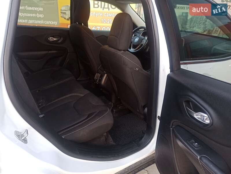 Внедорожник / Кроссовер Jeep Cherokee 2016 в Тернополе