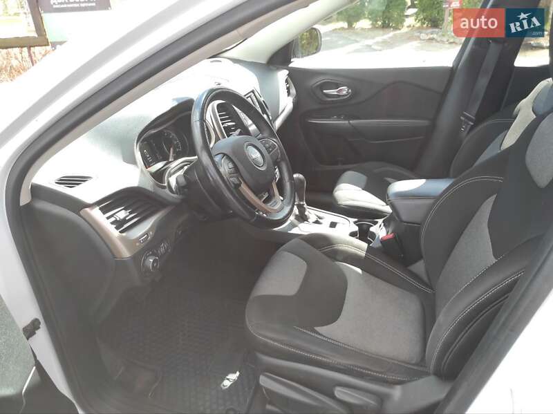 Позашляховик / Кросовер Jeep Cherokee 2014 в Києві