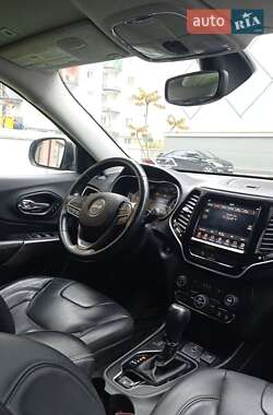 Внедорожник / Кроссовер Jeep Cherokee 2019 в 