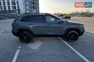 Внедорожник / Кроссовер Jeep Cherokee 2019 в 