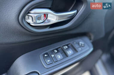 Внедорожник / Кроссовер Jeep Cherokee 2019 в 