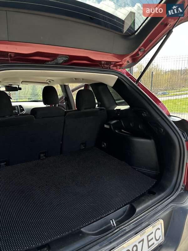 Внедорожник / Кроссовер Jeep Cherokee 2016 в Полтаве