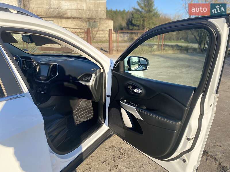 Позашляховик / Кросовер Jeep Cherokee 2017 в Нетішині