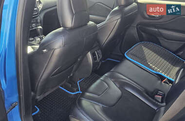 Внедорожник / Кроссовер Jeep Cherokee 2020 в 