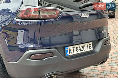 Внедорожник / Кроссовер Jeep Cherokee 2015 в 