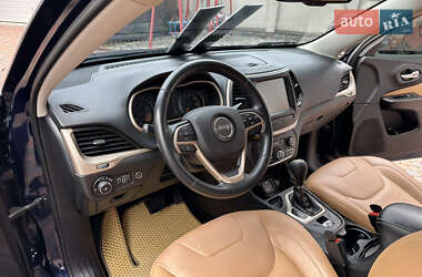 Внедорожник / Кроссовер Jeep Cherokee 2015 в 