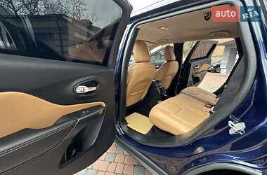 Внедорожник / Кроссовер Jeep Cherokee 2015 в 