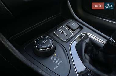 Позашляховик / Кросовер Jeep Cherokee 2018 в 