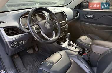 Внедорожник / Кроссовер Jeep Cherokee 2015 в 
