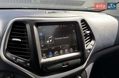 Внедорожник / Кроссовер Jeep Cherokee 2015 в 