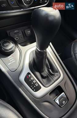 Внедорожник / Кроссовер Jeep Cherokee 2015 в 