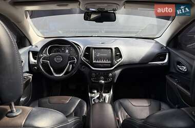 Внедорожник / Кроссовер Jeep Cherokee 2015 в 